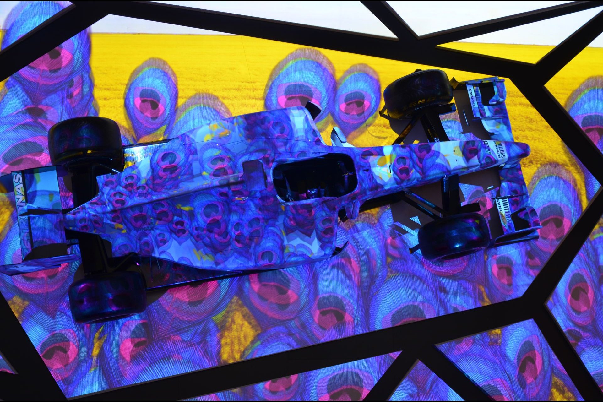 Epson: Auto an Projektionswand